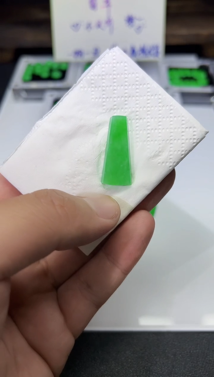 裸石翡翠天然缅甸A货翡翠一件