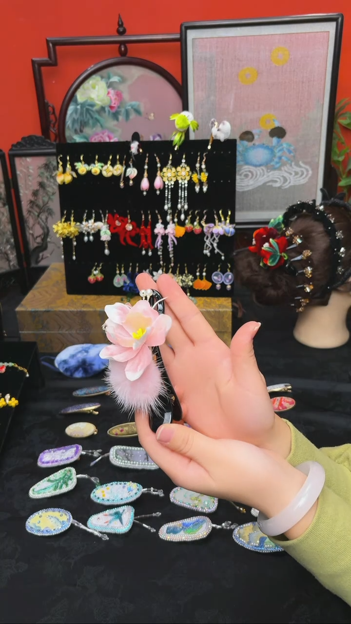 刺绣非遗手工绒花饰品