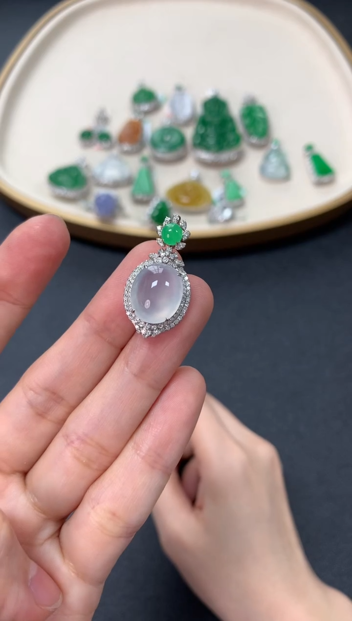 【闪购商品】翡翠吊坠(不含链)18K金镶嵌13800