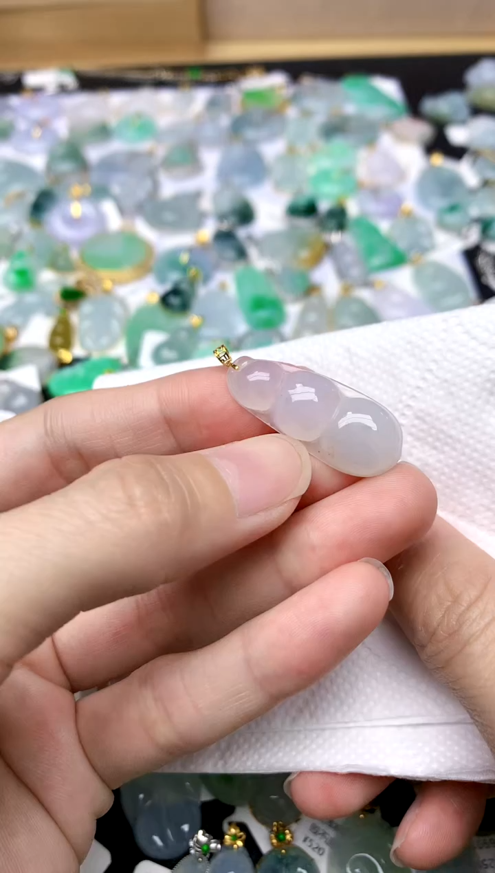 颈饰18K金镶嵌翡翠天然A货翡翠