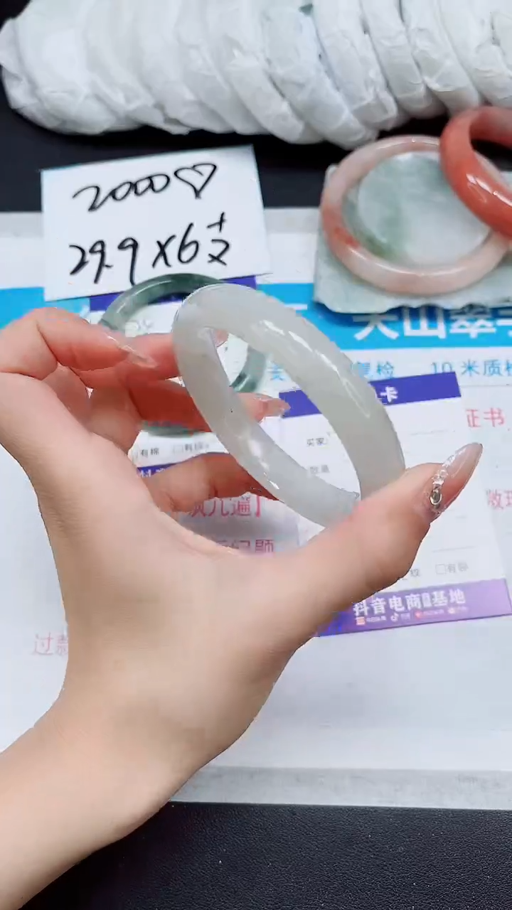 【闪购商品】石英质玉手镯未镶嵌A29-62*63