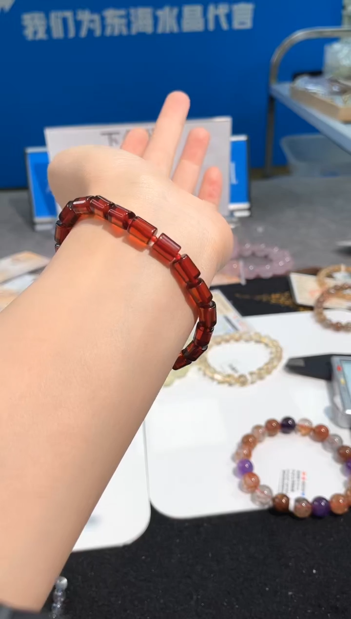 【闪购商品】水晶手链未镶嵌135号血珀桶珠款6mm