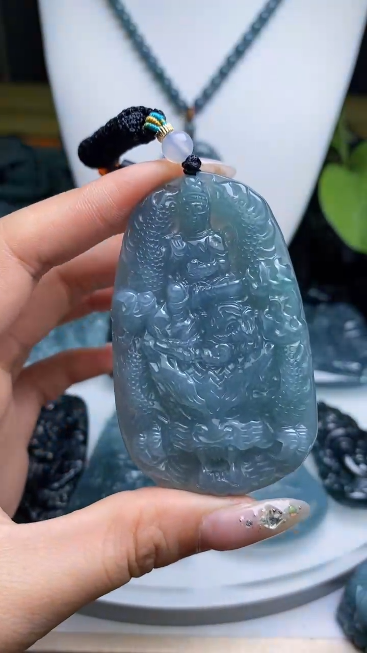 【闪购商品】翡翠未镶嵌颈饰            