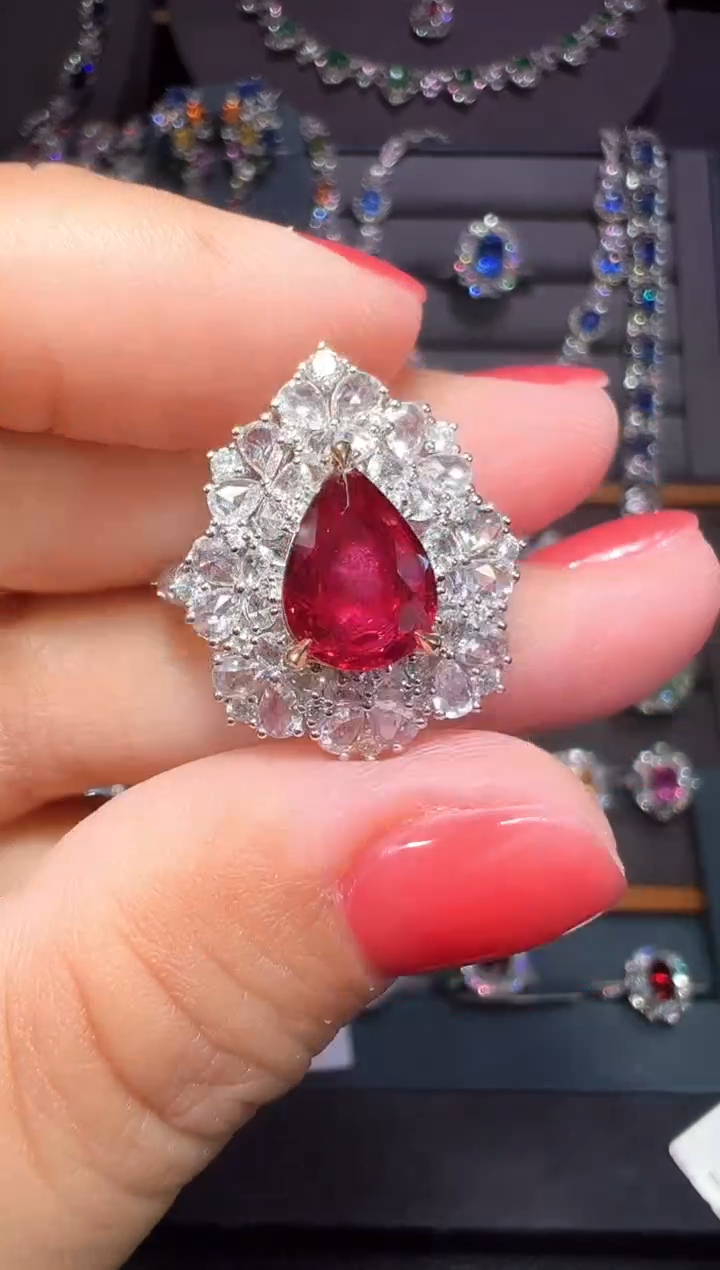 18K金镶嵌戒指红宝石ASIGS 无烧鸽 2.02克拉