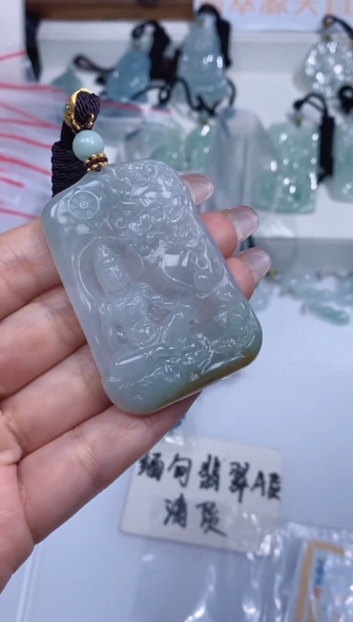 颈饰未镶嵌翡翠吊坠