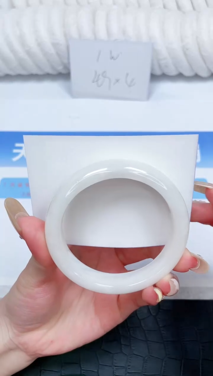 和田玉手镯未镶嵌217-56.5