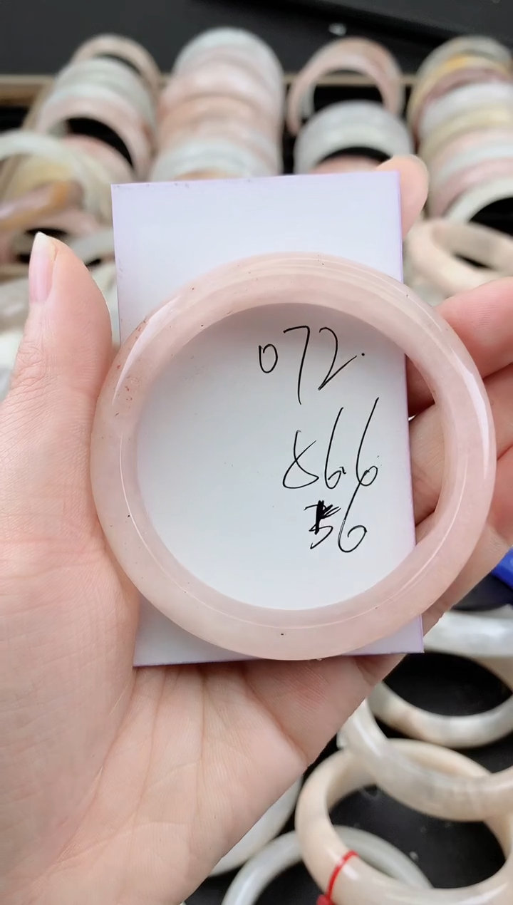 未镶嵌手镯石英质玉多**物072