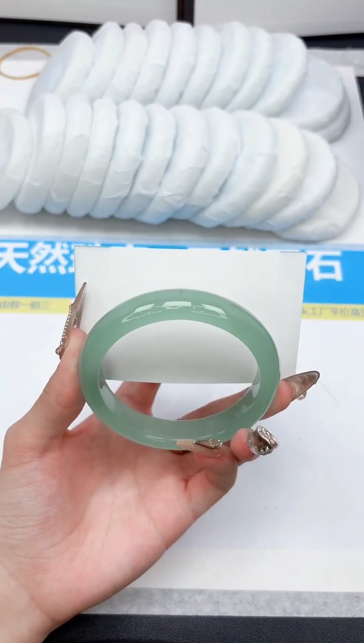 未镶嵌手镯石英质玉50-59.3