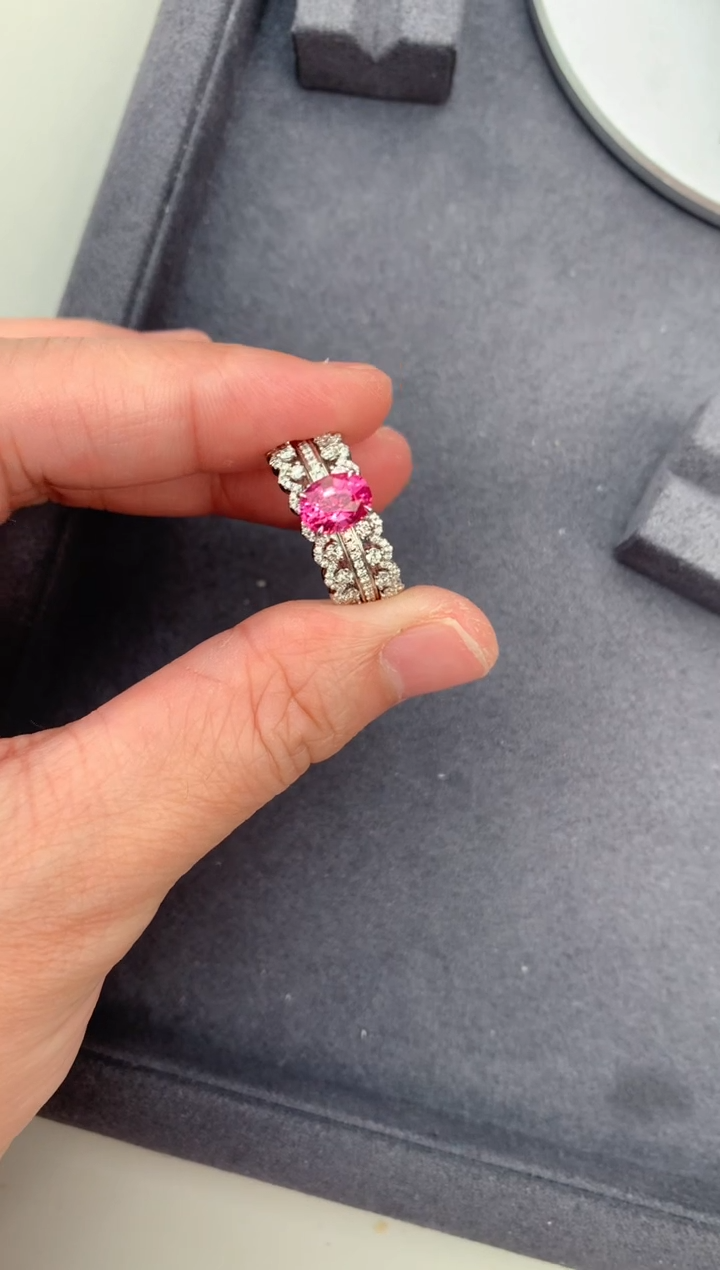 【闪购商品】尖晶石戒指18K金镶嵌1.1ct尖晶石戒指