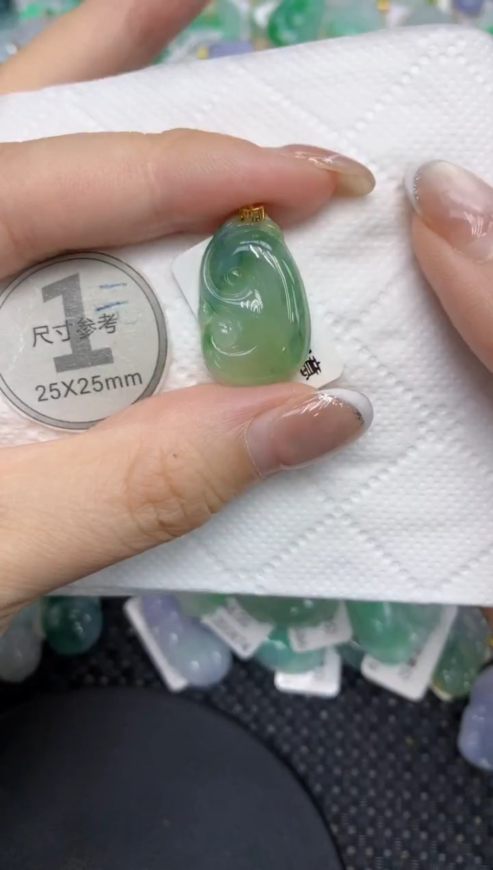 颈饰18K金镶嵌翡翠111111