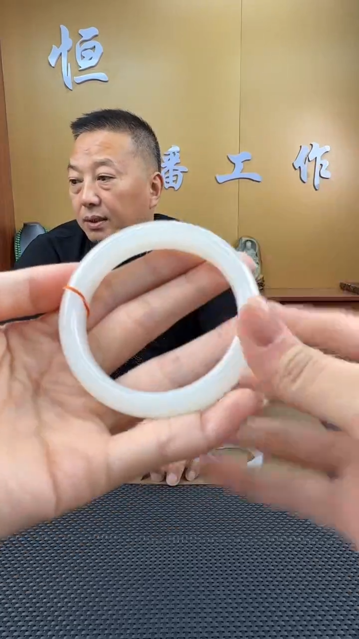 颈饰未镶嵌和田玉手镯55