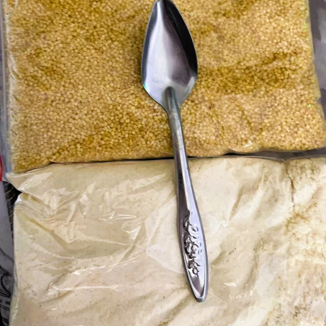 半毛鹦鹉喂养工具及食物