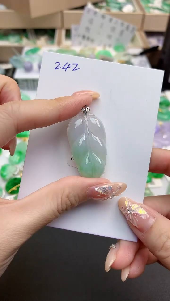 颈饰18K金镶嵌翡翠天然缅甸A货翡翠