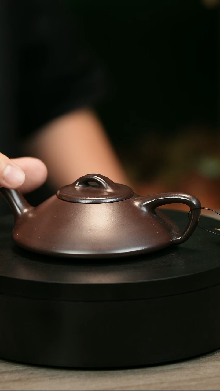 茶壶紫砂力****财H1927陈春芬黑墩头合瓢