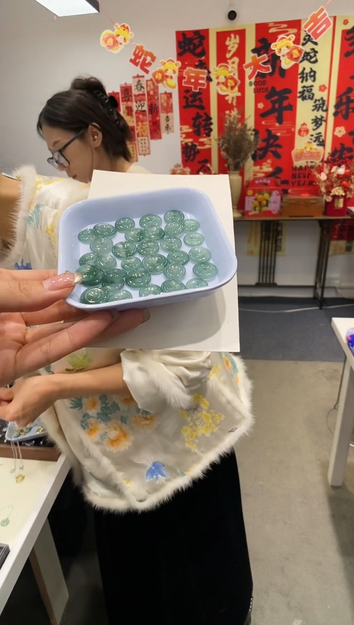 【闪购商品】翡翠吊坠(不含链)未镶嵌甜甜圈 多样性发其一