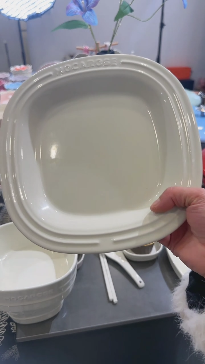 【闪购商品】瓷8.7英寸方形浅盘-奶油白