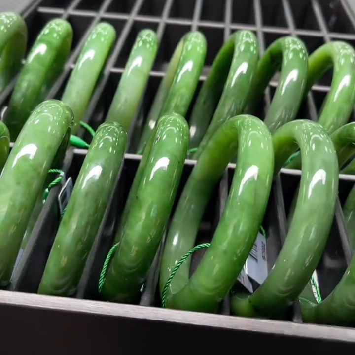 【老郑家】和田玉手镯一支 (多样性发1件) 微红皮