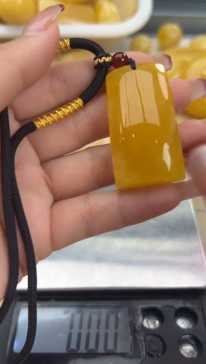 【闪购商品】琥珀裸石未镶嵌蜜蜡吊坠