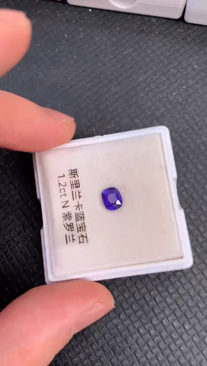 【闪购商品】蓝宝石裸石未镶嵌天然无烧紫色蓝宝石