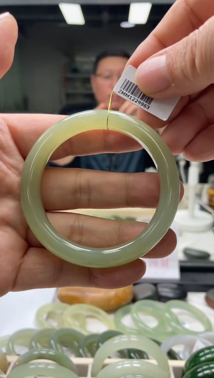 【闪购商品】和田玉手镯未镶嵌编码 9963圈口57-58