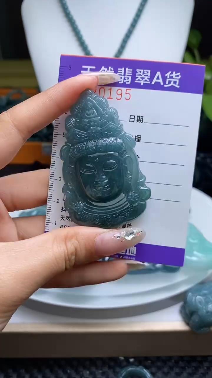 【闪购商品】翡翠未镶嵌颈饰         