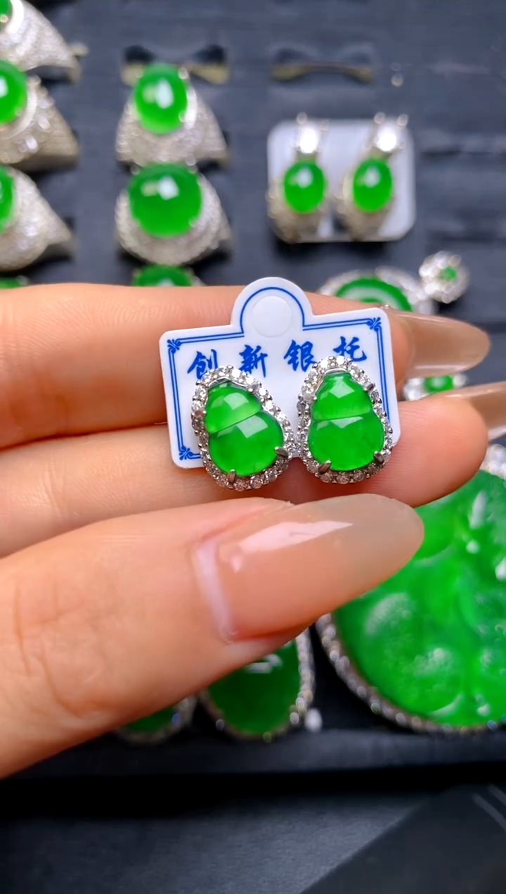 【闪购商品】翡翠耳钉银S925镶嵌葫芦耳坠