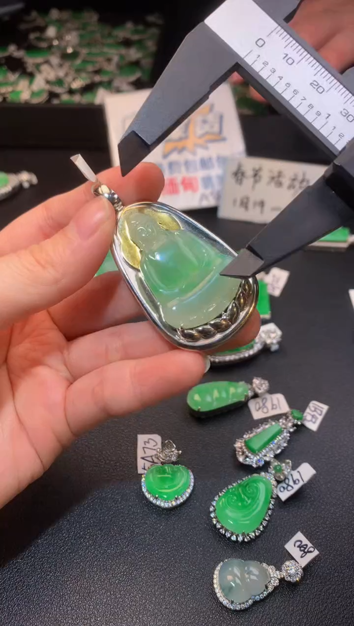 【闪购商品】翡翠颈饰银S925镶嵌翡翠