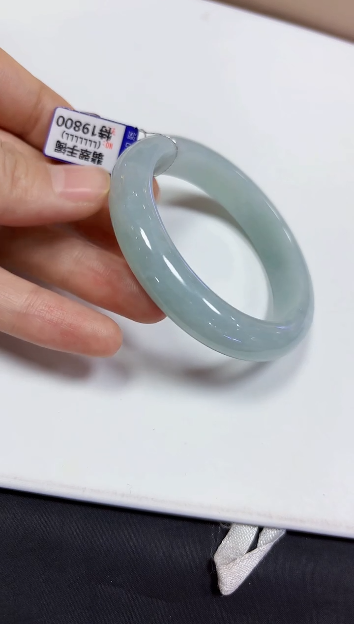 【闪购商品】翡翠颈饰未镶嵌56手镯