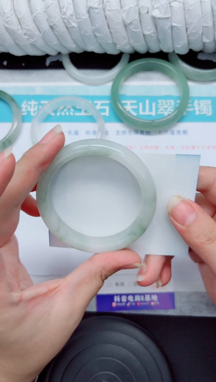 石英质玉手镯未镶嵌130-58