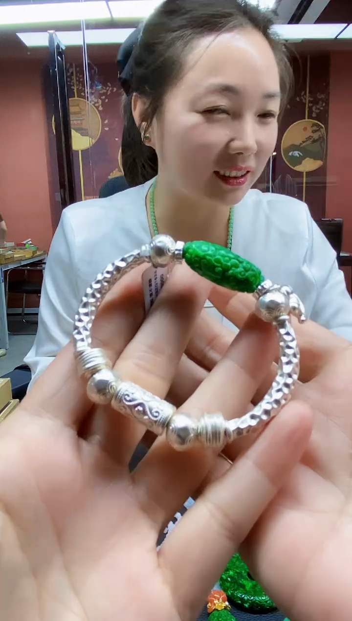 颈饰未镶嵌翡翠手串