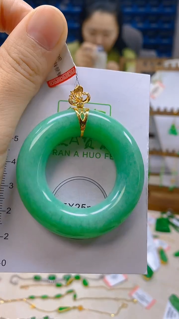 颈饰18K金镶嵌翡翠新号开播 全场乱卖