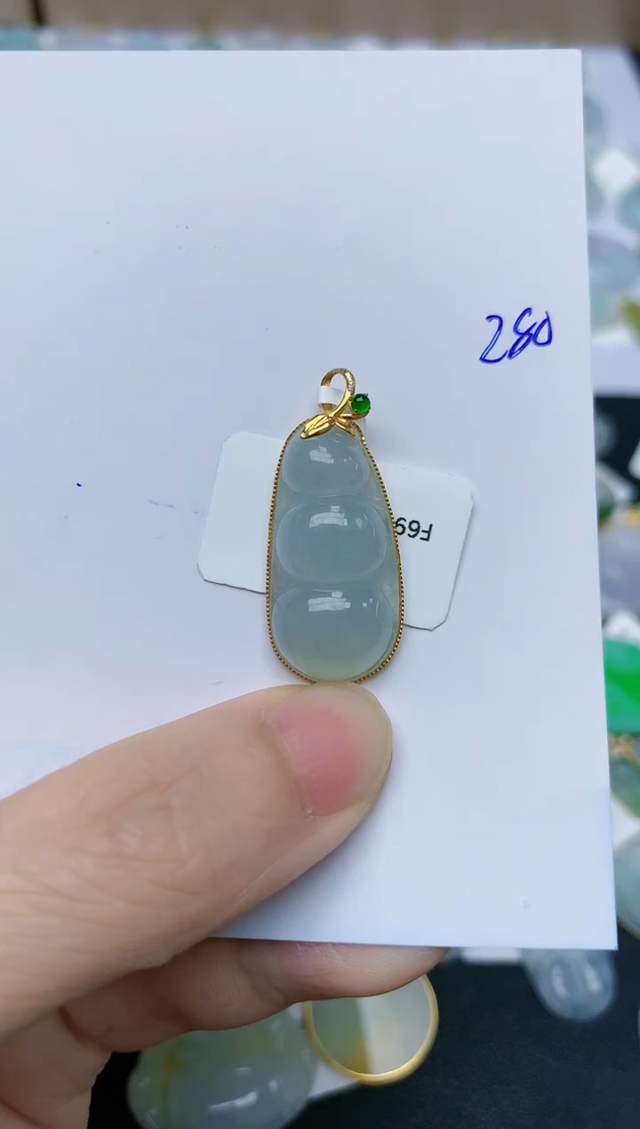 翡翠18K金镶嵌颈饰天然翡翠A货