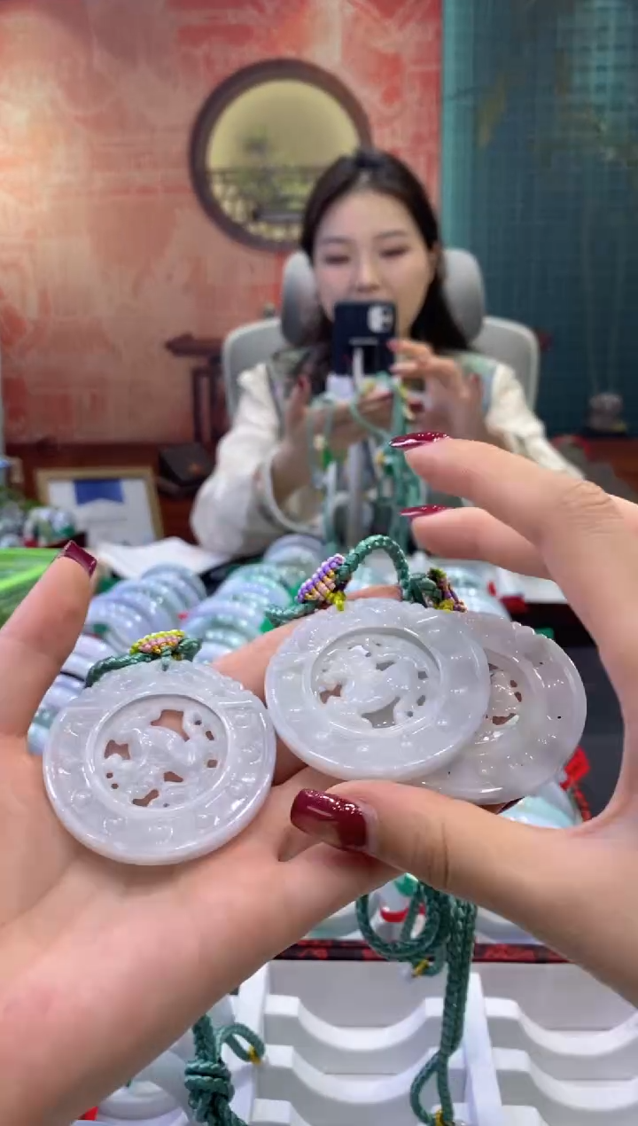 【闪购商品】翡翠项链未镶嵌多样性发货仅发其一/04735