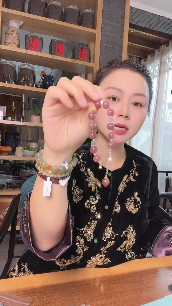 非金属无草莓晶晶------