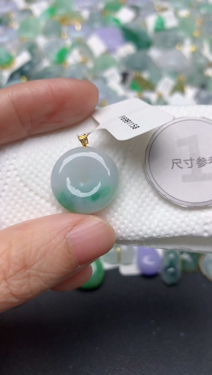 颈饰18K金镶嵌翡翠天然缅甸A货翡翠