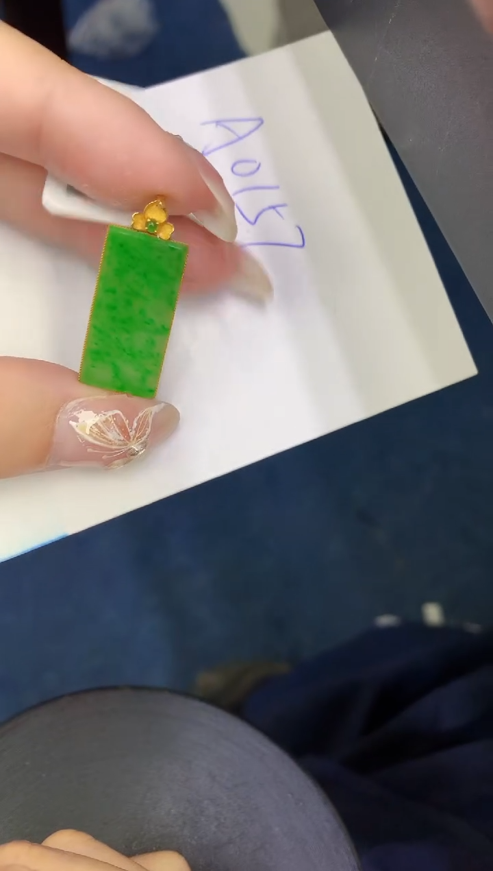 【闪购商品】翡翠颈饰18K金镶嵌00000000000