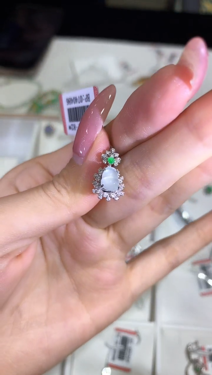 【闪购商品】翡翠吊坠(不含链)18K金镶嵌a388wxy时尚吊坠