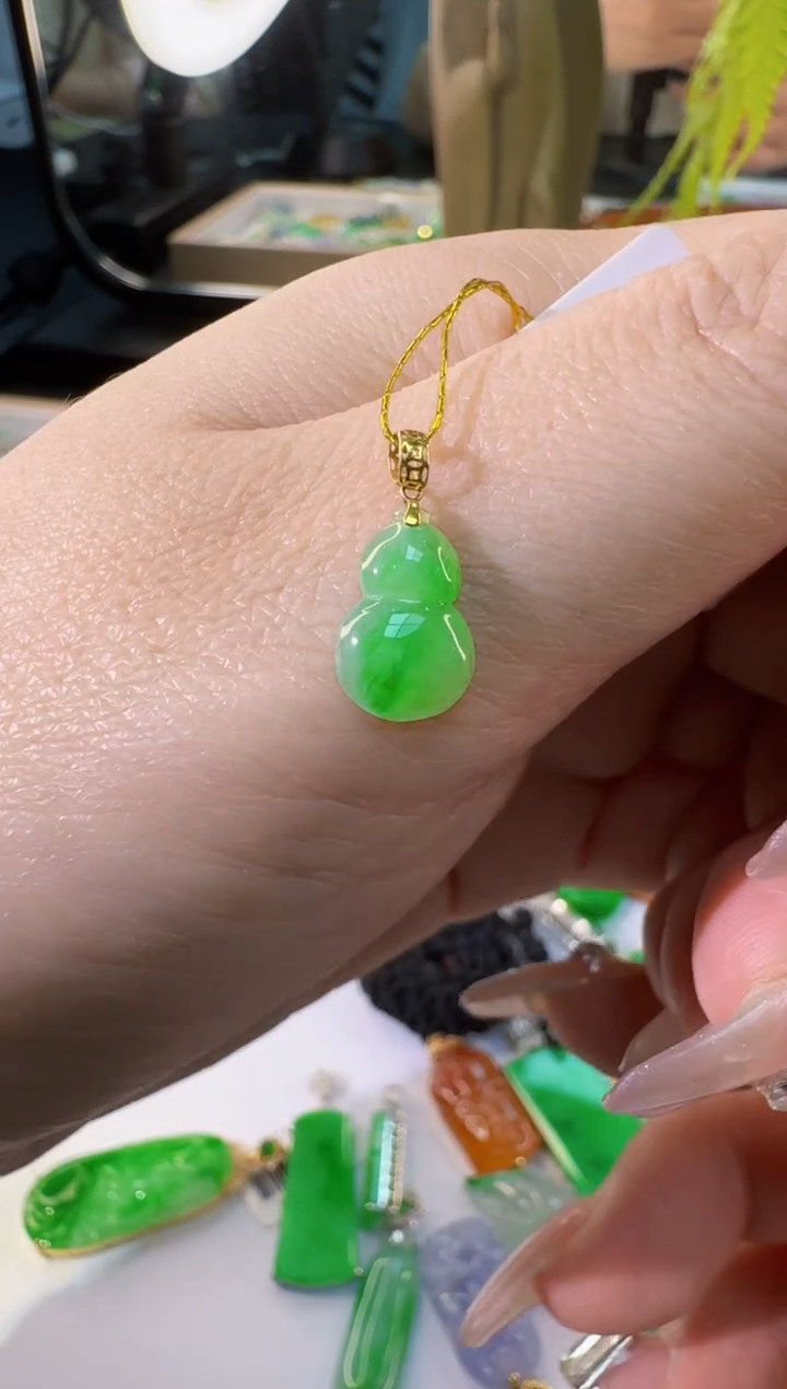 【闪购商品】翡翠吊坠(不含链)18K金镶嵌缅甸翡翠A货吊坠