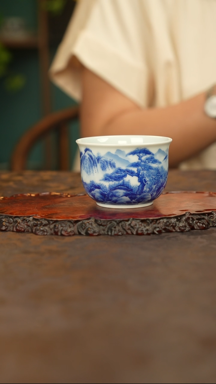青花手绘山水主人杯