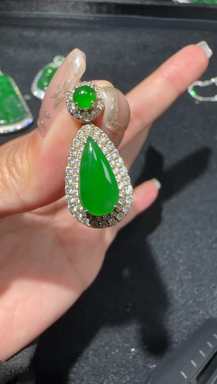 【闪购商品】翡翠吊坠(赠链)银S925镶嵌多样性发货拍一发一