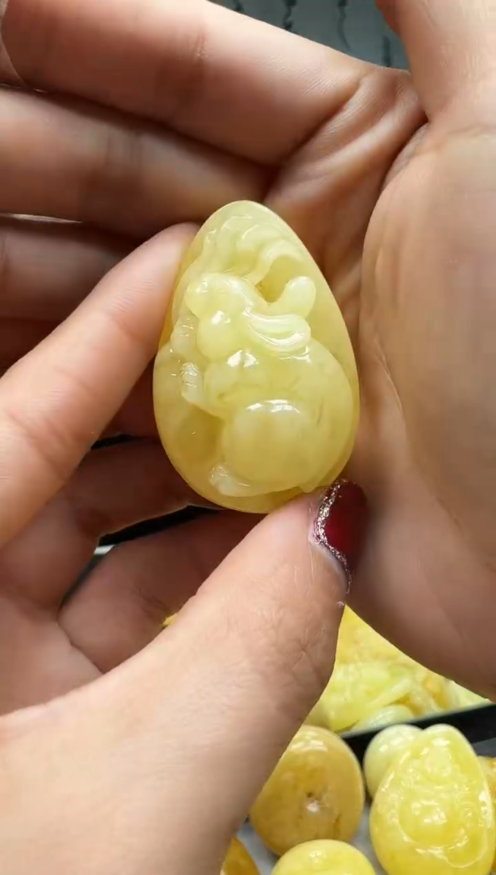 【闪购商品】琥珀裸石未镶嵌挂坠