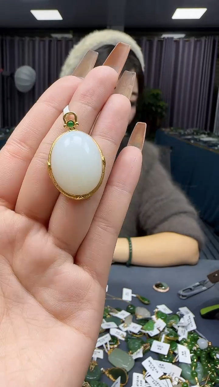 【闪购商品】和田玉挂件18K金镶嵌1