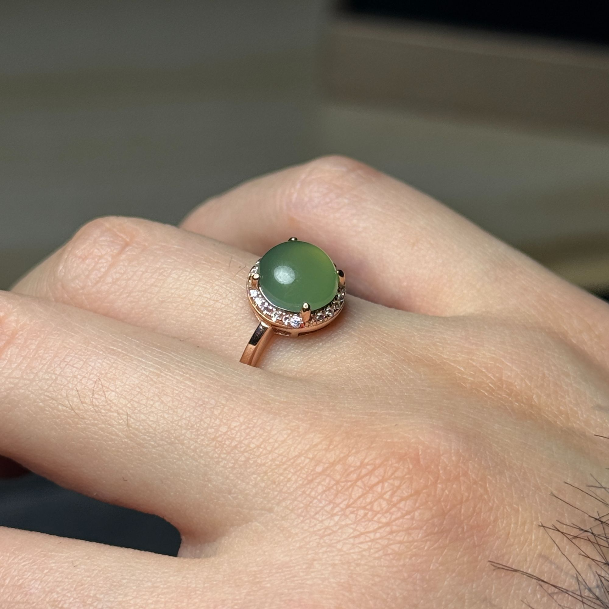 俄罗斯碧玉绿猫珠宝级圆形S925银镶嵌女款