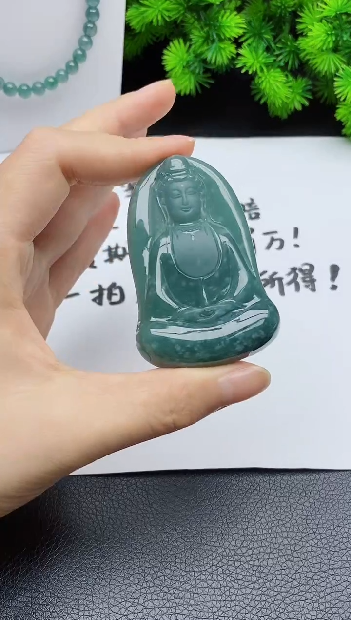 翡翠未镶嵌颈饰 