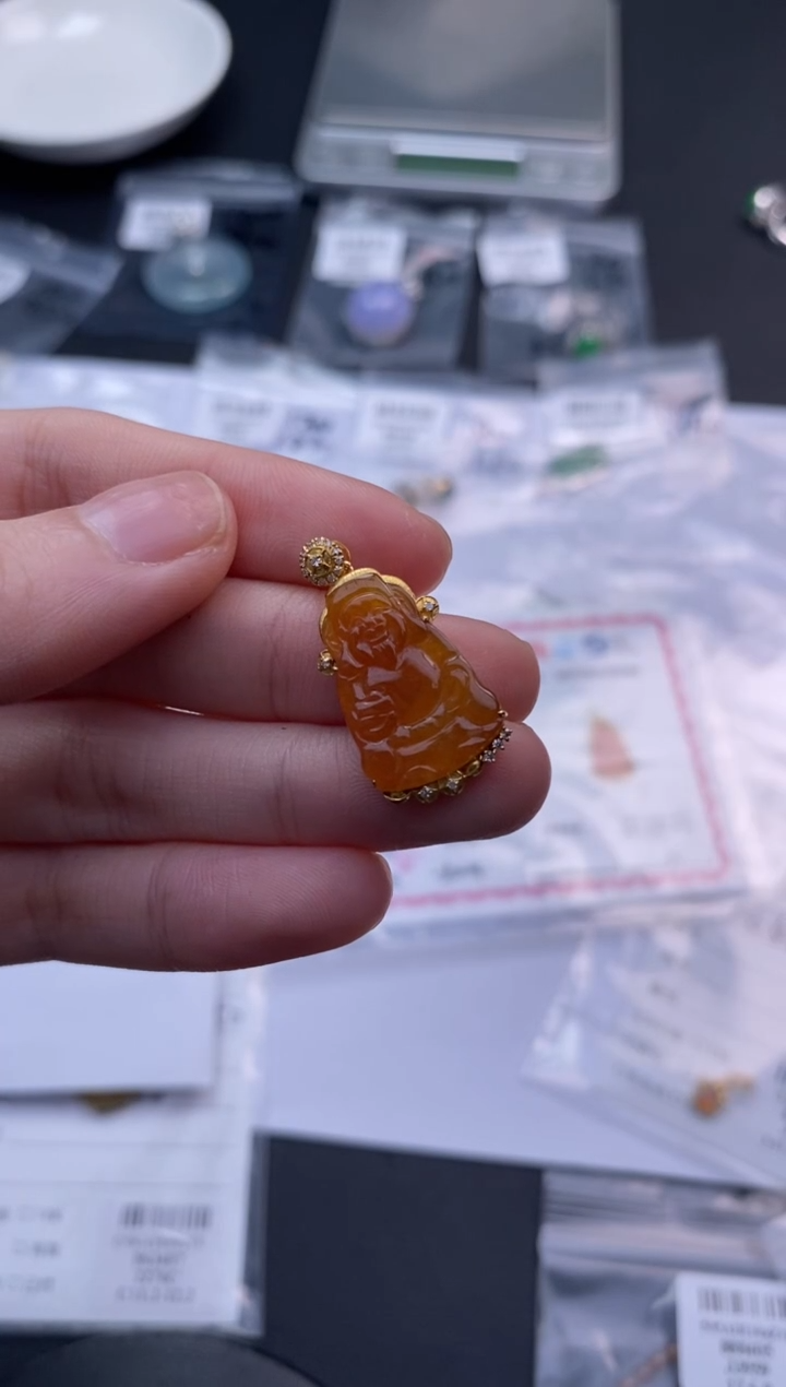 18K金镶嵌挂件翡翠巴****148小时鉴赏期 退货不扣服务费