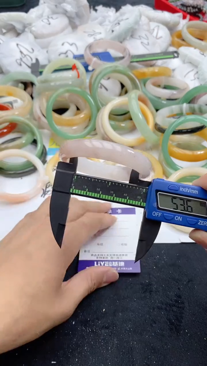 【闪购商品】石英质玉手镯未镶嵌176