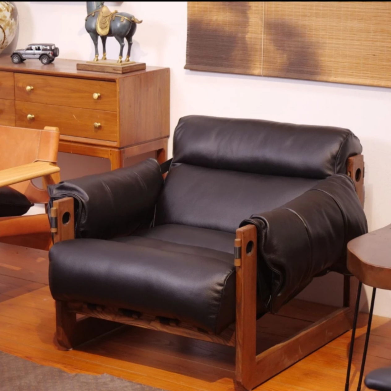 G黑色哑光 头层牛皮泽西岛椅 北美黑胡桃 北美白蜡木