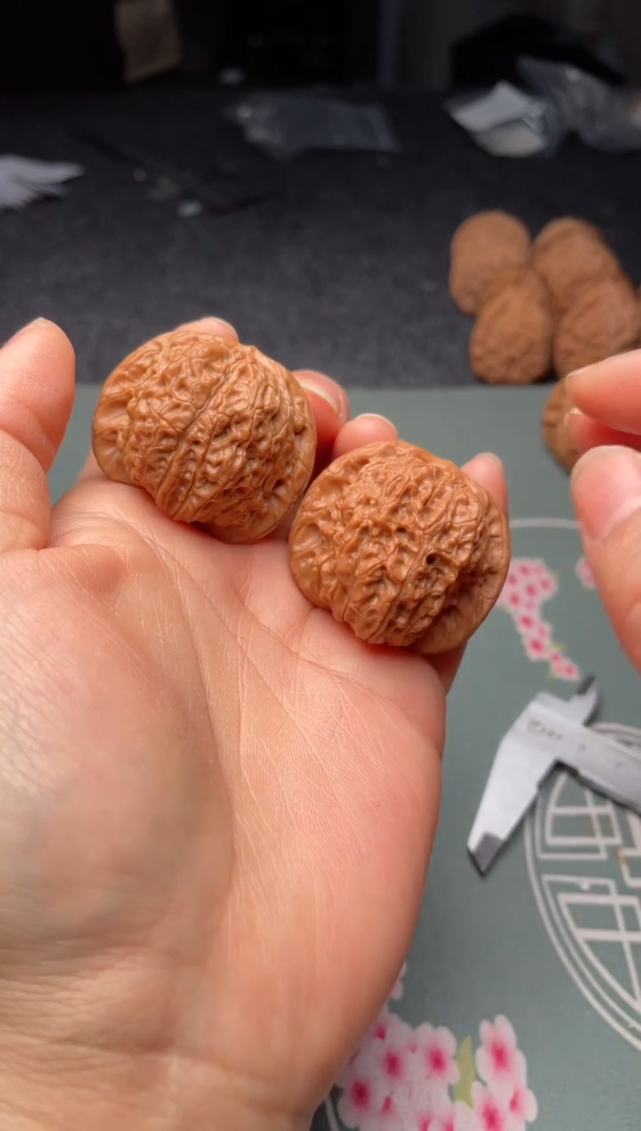 把件文玩核桃w107   血麒麟 38尺