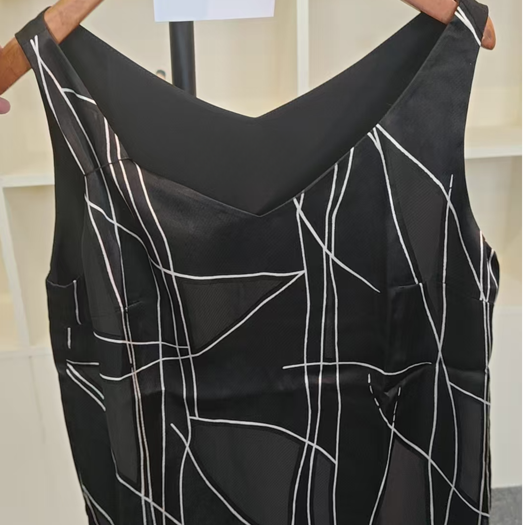 黑色白条纹时尚背心-09