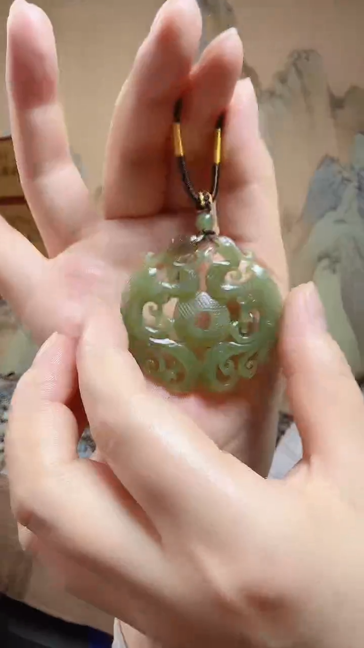 和田玉未镶嵌颈饰.